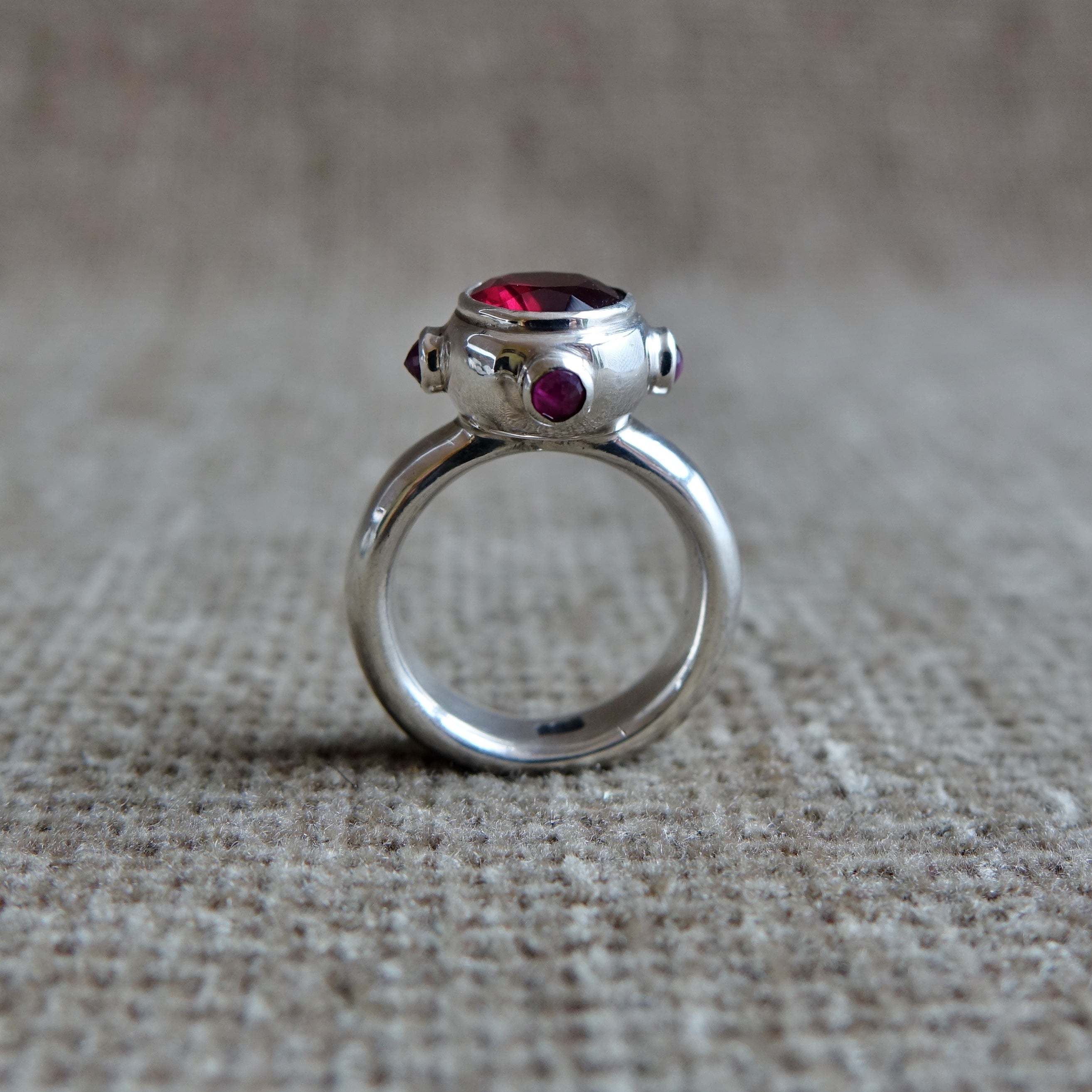 Granat-Rubin Ring