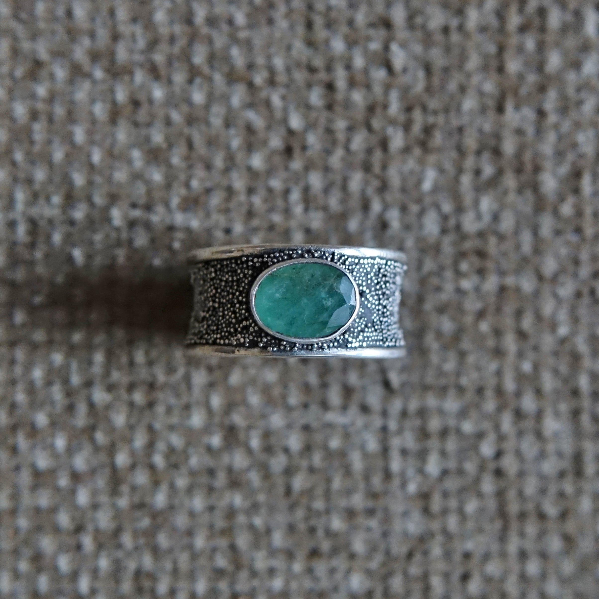 Granulier Ring Smaragd